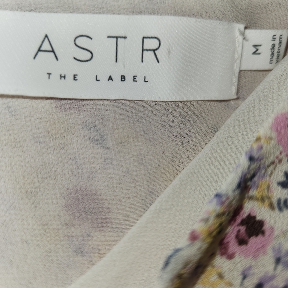 ASTR The Label Cream/Pink/Lavender Ruffle Neck/Hem Crop Top Size M Ruched Cuffs - Picture 9 of 12